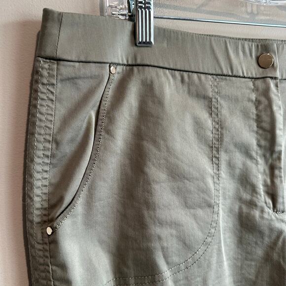 Chico's Secret Stretch Luxe Utility Convertible Crop to Ankle Pant Green 3/16/XL - Picture 3 of 12